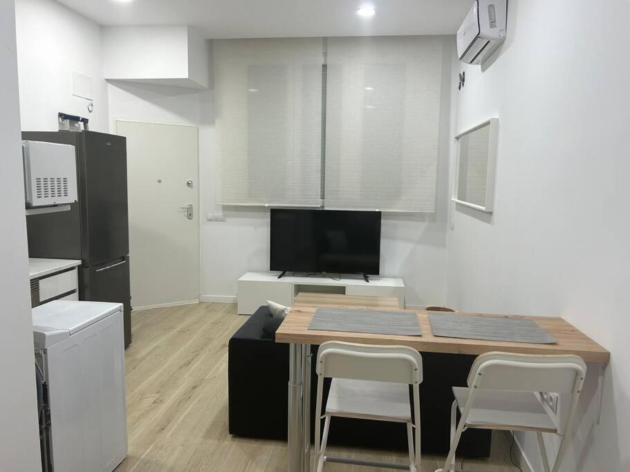 Estudio Avd. Velazquez Malaga Luaran gambar